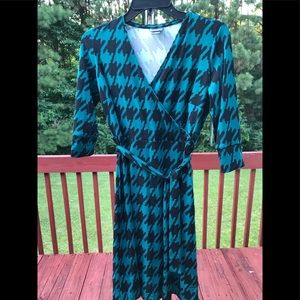 COVINGTON WOMEN’S WRAP DRESS BLUE AND BLACK